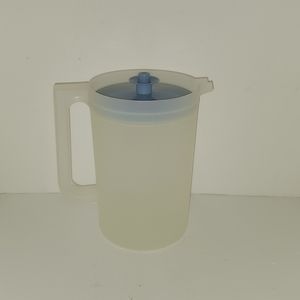 Tupperware 2 quart Pitcher, Vintage